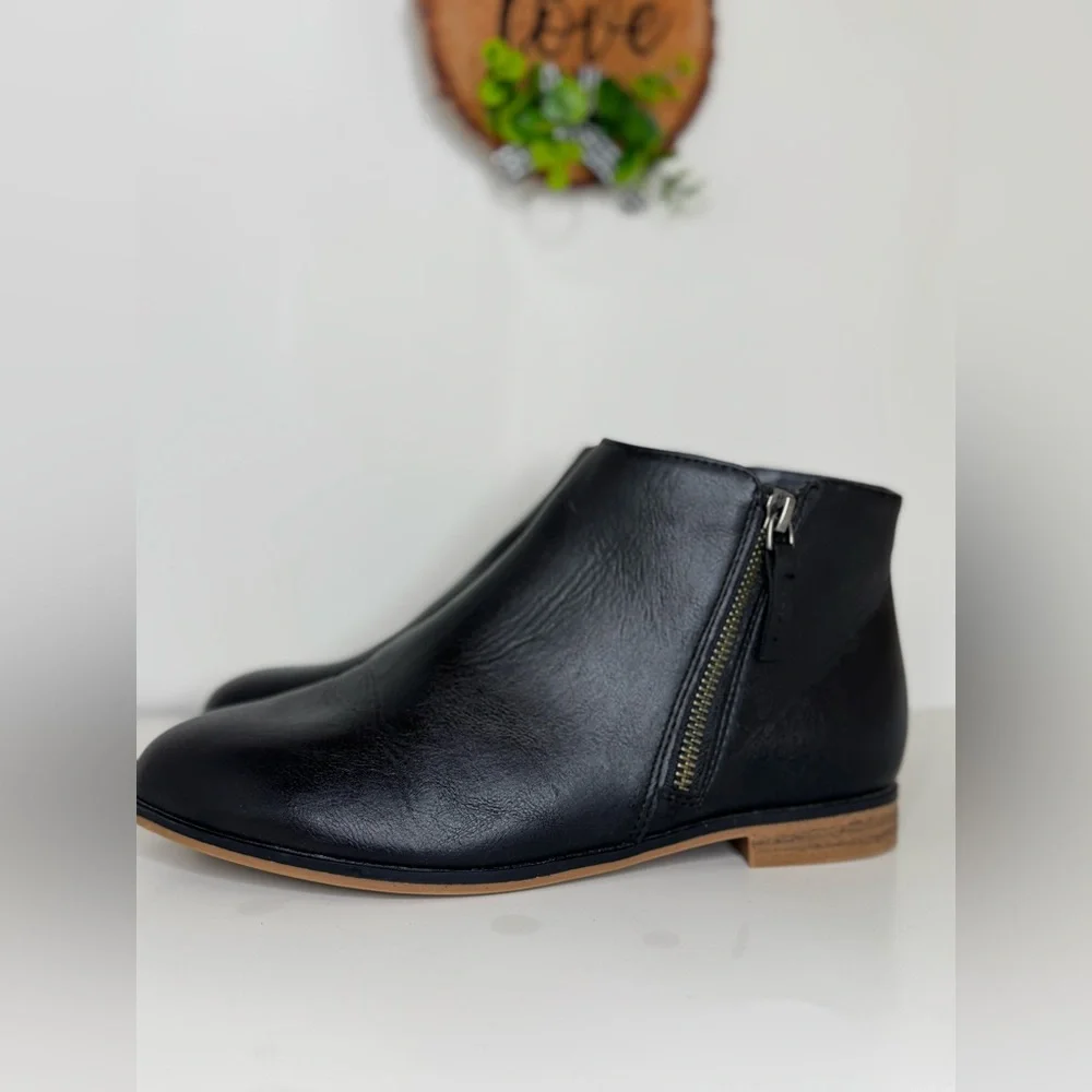 Black Ankle Boots/size 5/ big girl
